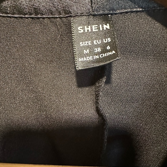 Elegant Double-Breasted Blazer in Navy - Picture 5 of 5